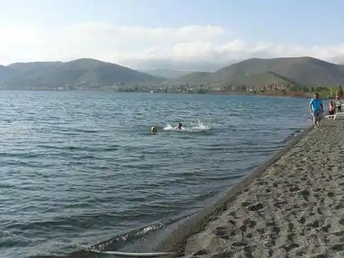 Լողափ Սևանի ափին