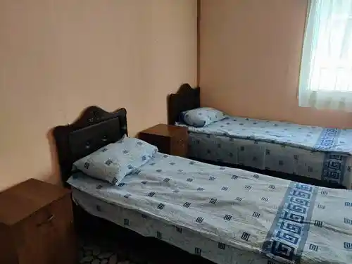 Տնակներ Սևանի ափին