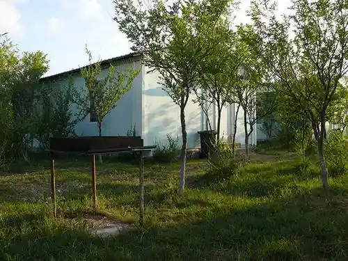Տնակներ Սևանի ափին