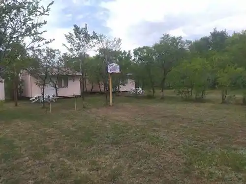 Տնակներ Սևանի ափին